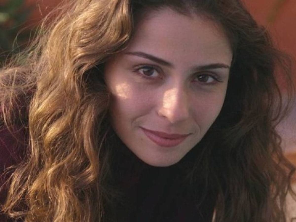 Capitu (Giovanna Antonelli) se livrará dos dois homens que fizeram da sua vida um inferno em "Laços de Família" (Foto: Divulgação/TV Globo) Capitu (Giovanna Antonelli) se livrará dos dois homens que fizeram da sua vida um inferno em "Laços de Família" (Foto: Divulgação/TV Globo)