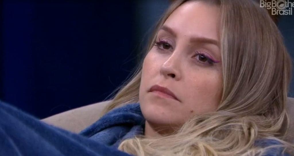 BBB21: Carla assiste Arthur e detona ao saber: “Burro! Bobão”