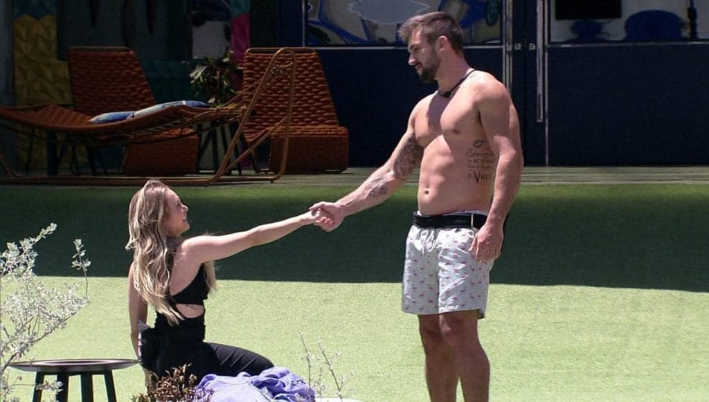 Carla Diaz bate boca com Arthur no BBB21, joga ele contra a parede e deixa amado sem saída: "Falsidade"