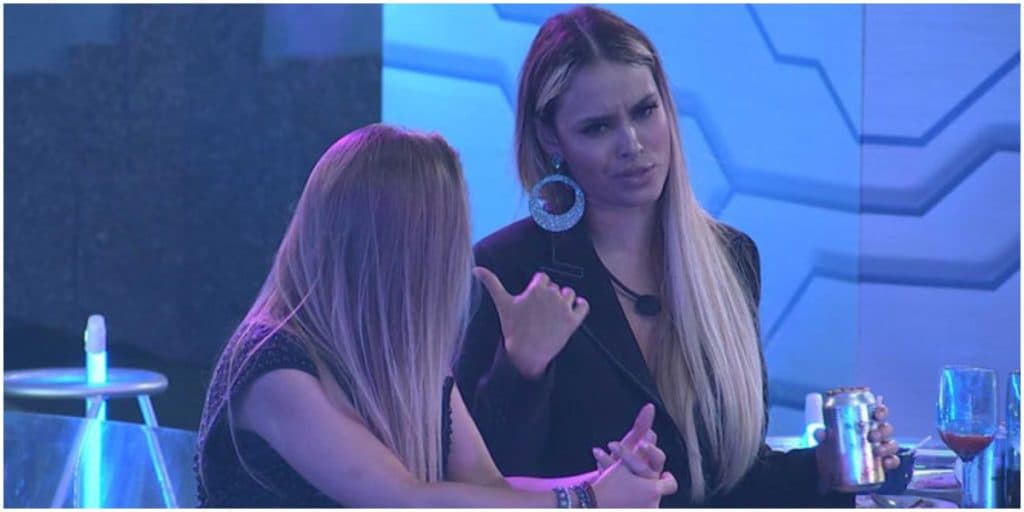 Carla Díaz vira nova Karol Conká, parte pra cima de Sarah e 'apanha' até de Camilla: "Deu em cima"