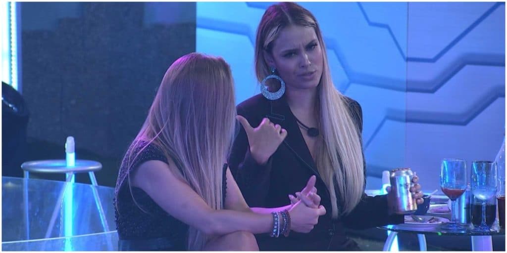 Carla Díaz, após ciúme brutal de Sarah, escorraça a sister durante festa: "Sai"