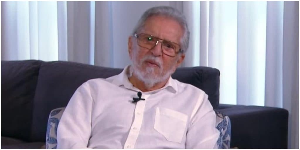 Carlos Alberto de Nóbrega, após expor doença na cabeça, recebe ultimato do SBT e programa sofre mudança inédita