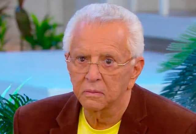 Carlos Alberto de Nóbrega é chamado em sala do SBT e decisão drástica sobre “A Praça é Nossa” é confirmada