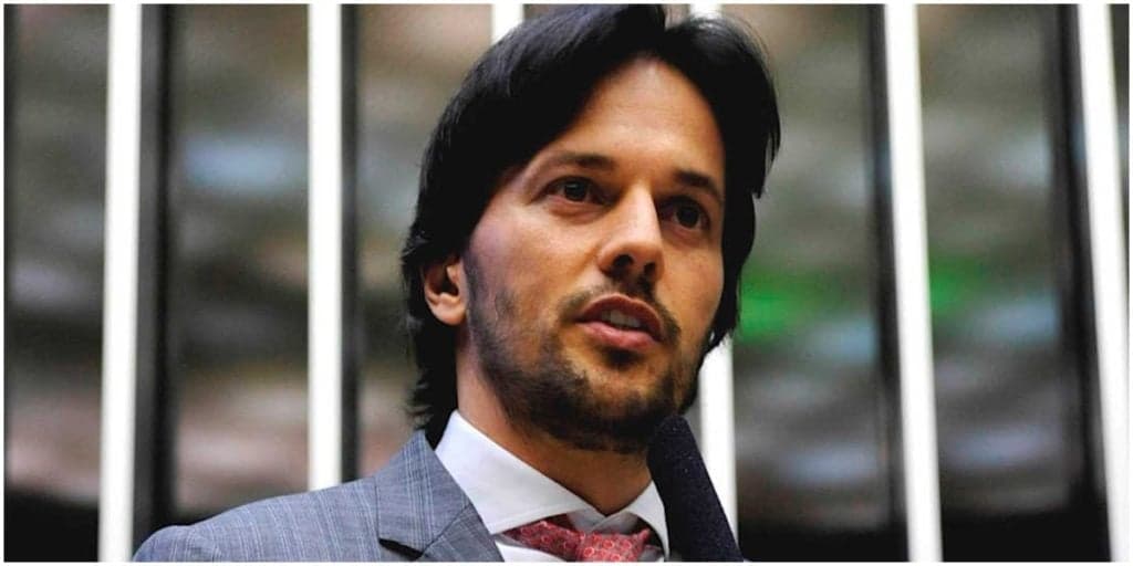 Marido de Patrícia Abravanel briga feio, dispara contra jornalista e é detonado: "Vá trabalhar"