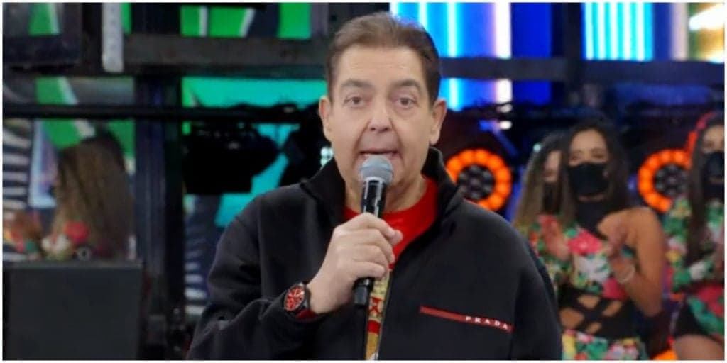 Faustão, após doença revelada, abre programa irreconhecível, parkinson é mencionado e lamento escancarado: "Não aguento"