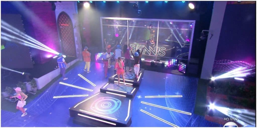 BBB21: Big Fone toca durante festa e participantes saem correndo para atender: "Atenção, preste bem atenção''
