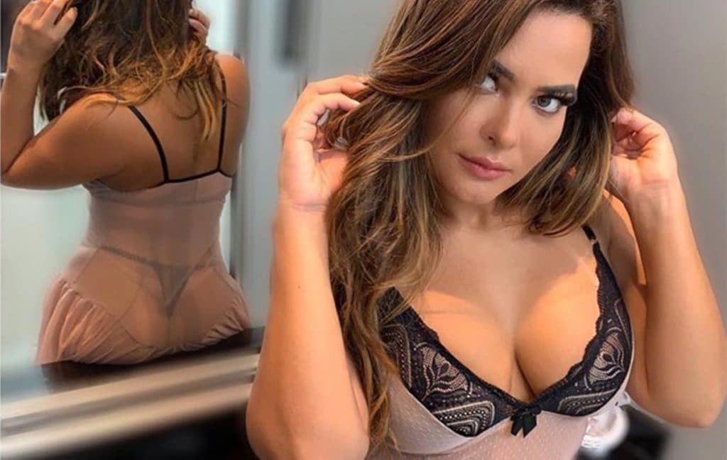 Geisy Arruda, após conta proibida vazar, arranca o sutiã, deita na cama e escancara seu 'brinquedinho': "Delícia"