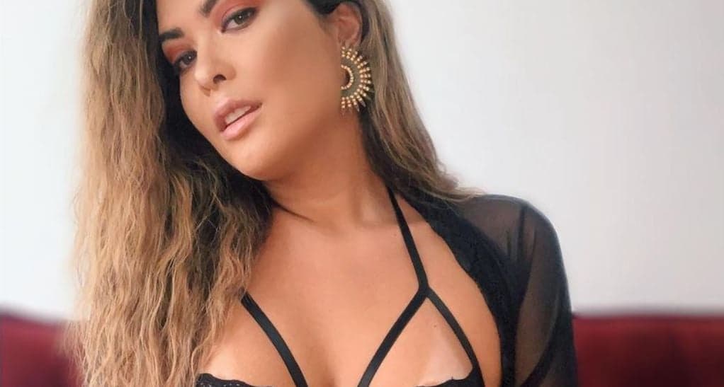 Geisy Arruda surge com roupa íntima entoxada nas partes íntimas e detalhe chama atenção: "Pedaço da buce** de fora"