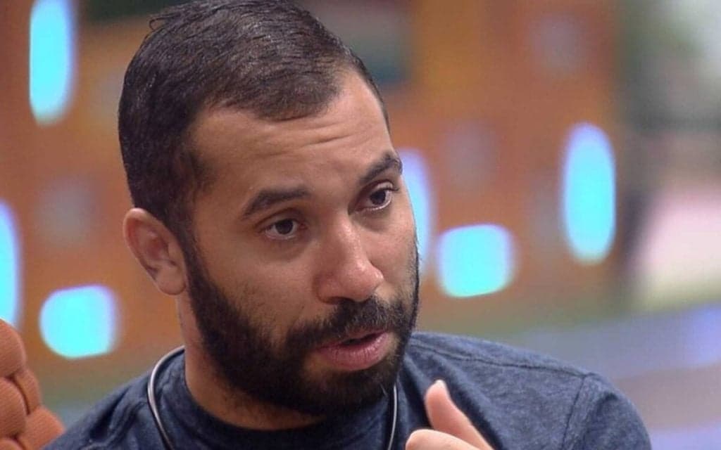 BBB21: Gil se desespera após ser flagrado por Carla e tenta se defender contra Juliette: "Tentei avisar"