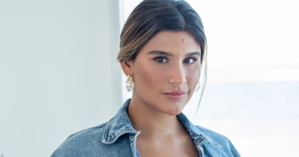 De biquíni minúsculo, filha de Flávia Alessandra dá zoom no próprio corpo e fã não perdoa: "Mostrou a marquinha"