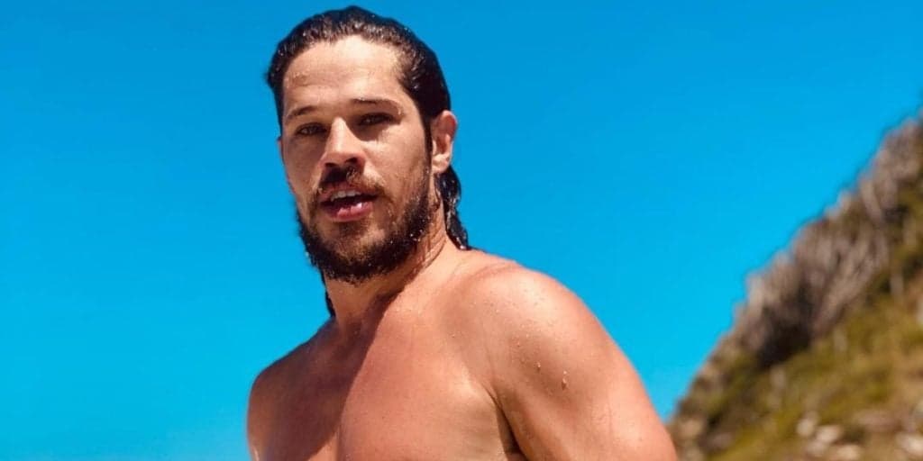 José Loreto usa sunga molhada apertada, deixa volume gordo à mostra e causa tumulto: "Coragem eu tenho"