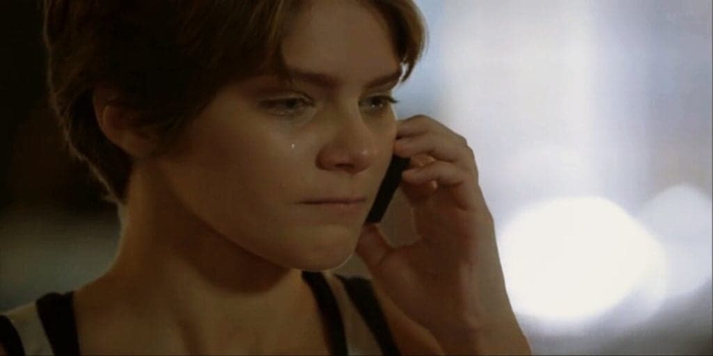 Malhação: Karina se revolta após beijar e flagrar atitude escrota de Pedro