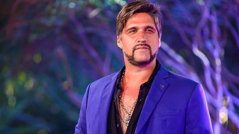 Léo Chaves publica foto com esposa
