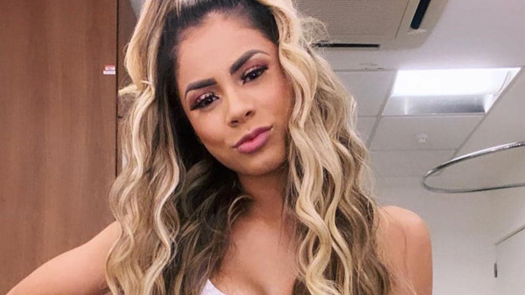 Lexa surge em momento com marido e parte íntima fica escancarada, após ser flagrada com calcinha atolada no bumbum