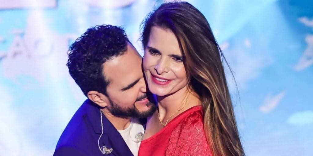 Luciano faz desabafo doloroso ao lado da esposa, muda de "lado" totalmente e é apedrejado por 40 mil: "Um homem"
