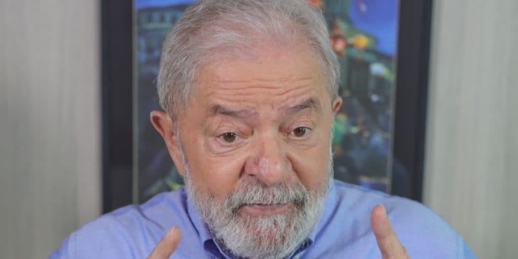 Globo responde Lula ao vivo e prontamente ao ser massacrada e pisada em discurso: "O ex-presidente está errado"