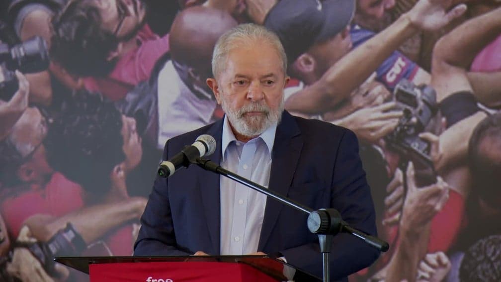 Lula arrebenta em discurso, fala de inocência, morte da mulher e confirma sofrimento: "Eu sabia"