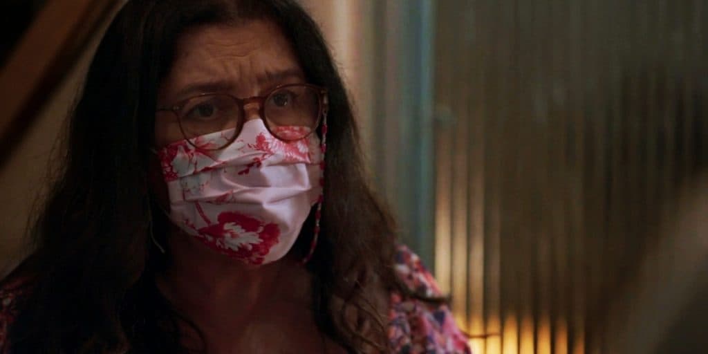 Amor de Mãe: Sequestrada, Lurdes encara podridão e notícia de tráfico causa desespero