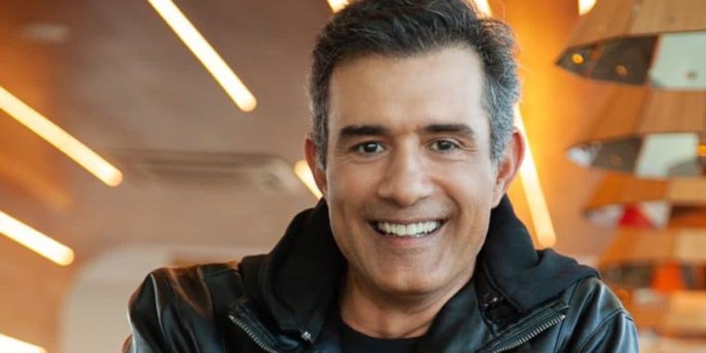 Lembra dele? Marcos Pasquim, após fazer mulheres e marmanjos babarem, surge todo molhado e se esfrega: "Gostoso"