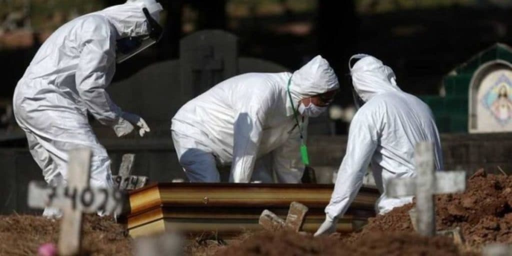 Assustador! Brasil desenfreia e atinge marca de 279,2 mil mortes e 11,5 milhões de casos de Covid-19