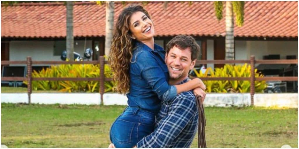 Paula Fernandes posou de biquíni no Instagram após expor intimidade com o marido (Foto: Reprodução)