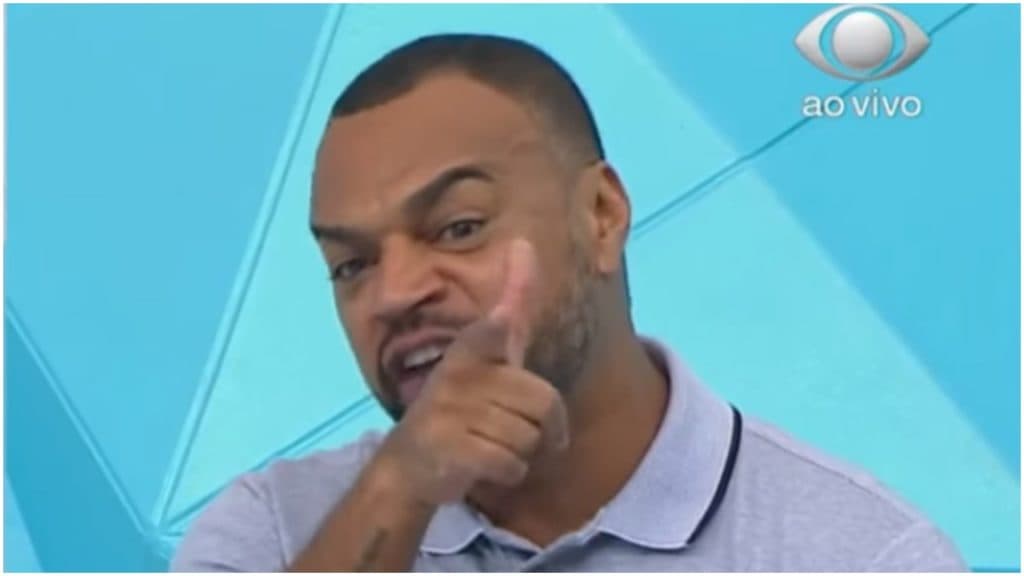 Denilson se envolve em gritaria com Renata Fan, enfia o dedo na cara de colega e quebra-pau explode: "Some daqui"