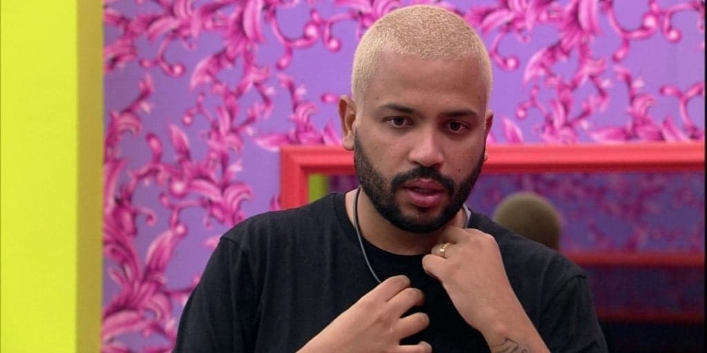 Projota compõe trisal no BBB21, deixa esposa em choque e traição é mostrada ao vivo: "Sério?"