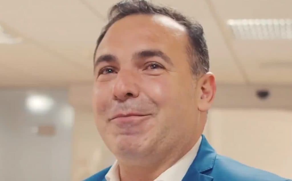 Reinaldo Gottino, após abandonar estúdio da Record, surge em vídeo e anuncia estreia em outro programa: "Minha gente"
