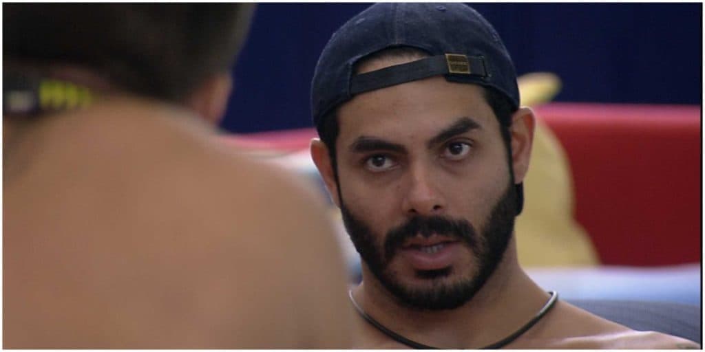 BBB21: Rodolffo perde a linha com Sarah, descobre mentira e ameaça jogar loira no paredão: "Falsidade''