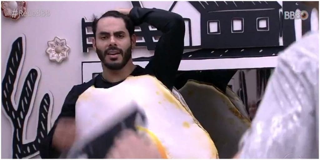 Rodolffo flagra Fiuk de vestido, parte pra cima e briga é escancarada: "Ele aprende"