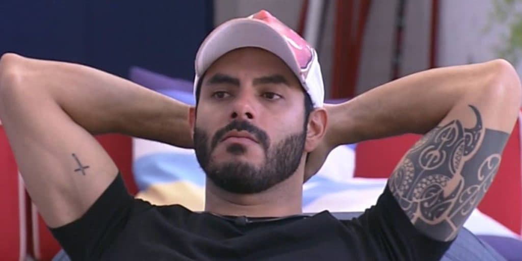 Rodolffo volta do segundo paredão possesso, reclama de 'mimimi' e leva invertida de Arthur: "Ofendido"