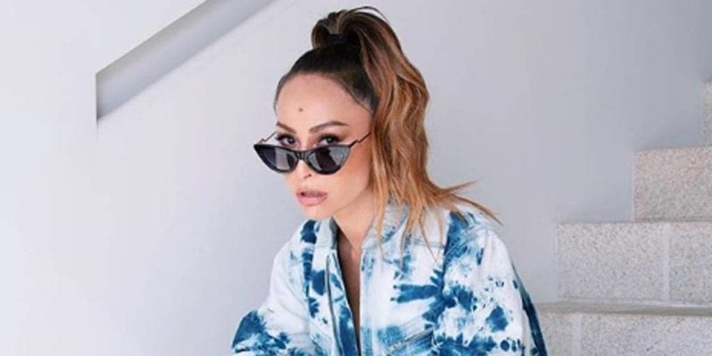 Sabrina Sato, após entregar segredo íntimo de Duda Nagle e questionar transa, abre a roupa e mostra tudo com decote