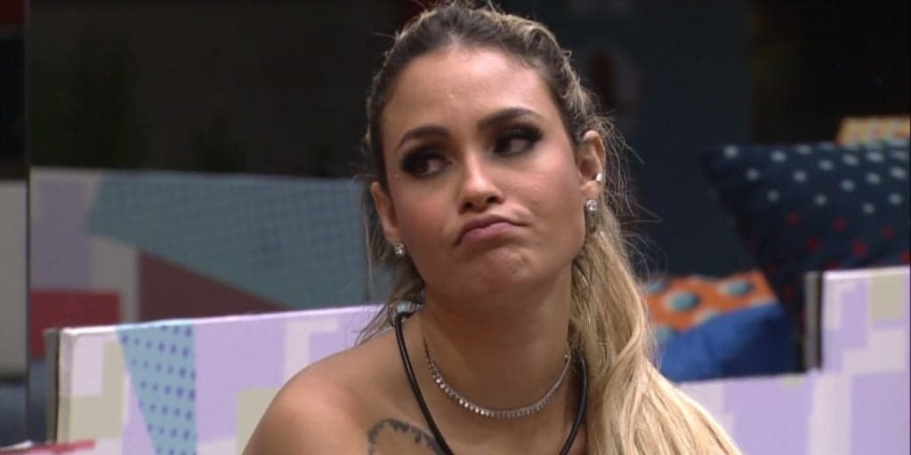 Sarah tira onda com mortes por Covid-19, paga de sem coração no BBB21 e é destruída: "Idiota"