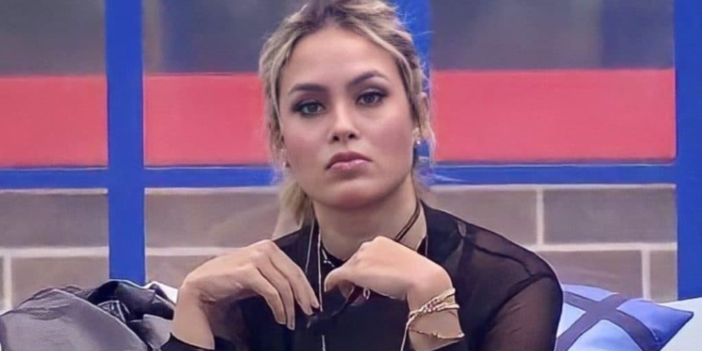 Sarah do BBB21 sofre bullying, tem passado cruel relembrado e confirmação é feita: "Humilhada"