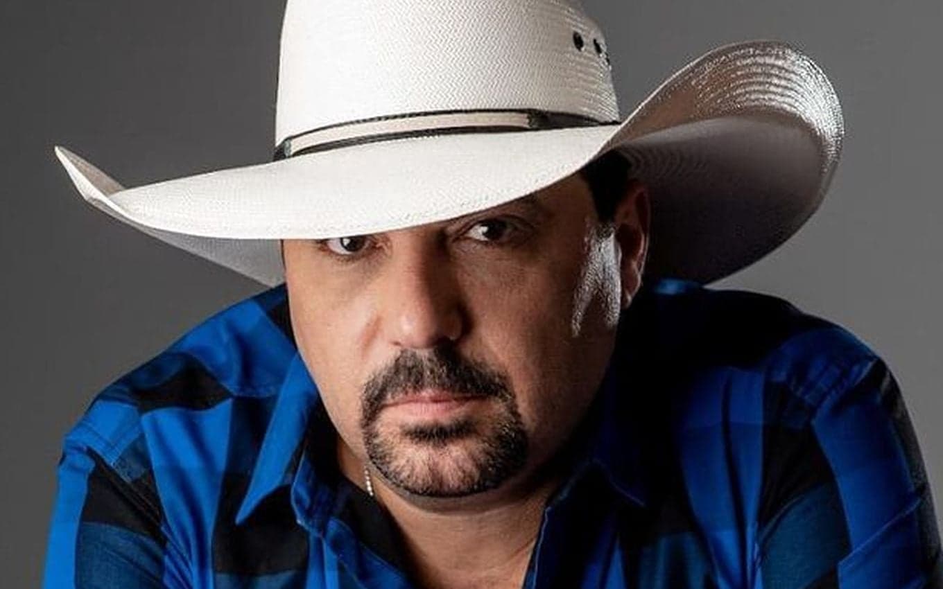http://tvfoco.uai.com.br/wp-content/uploads/2015/05/Daniela-Mercury.jpg