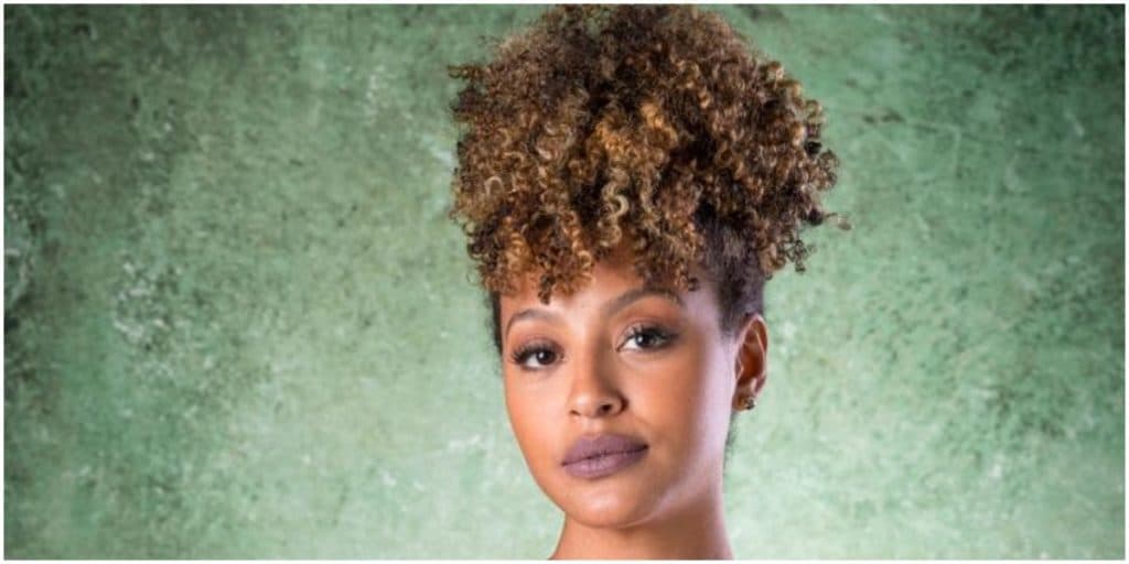 Sheron Menezzes sensualiza em cliques usando apenas a parte de baixo e expõe intimidade na cama:  “Arrasando pro maridão"