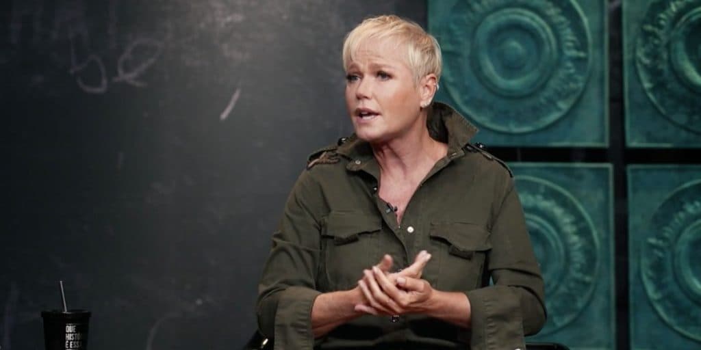 Xuxa tem quarto invadido pelo ar condicionado e morte de namorado aos 50 escandaliza: "Triste demais"