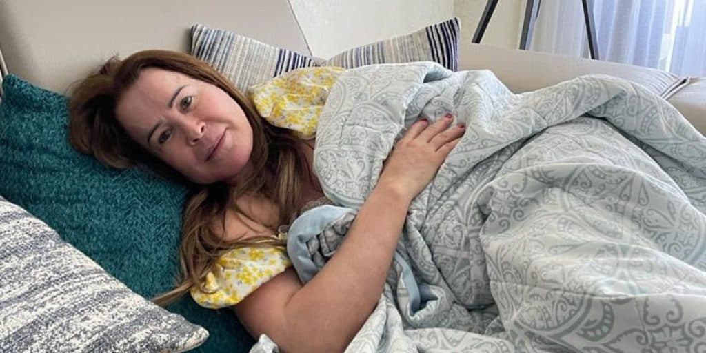 Zilu é encontrada jogada em cama, amiga faz anúncio e ex de Zezé abaixa a cabeça com doença mortal