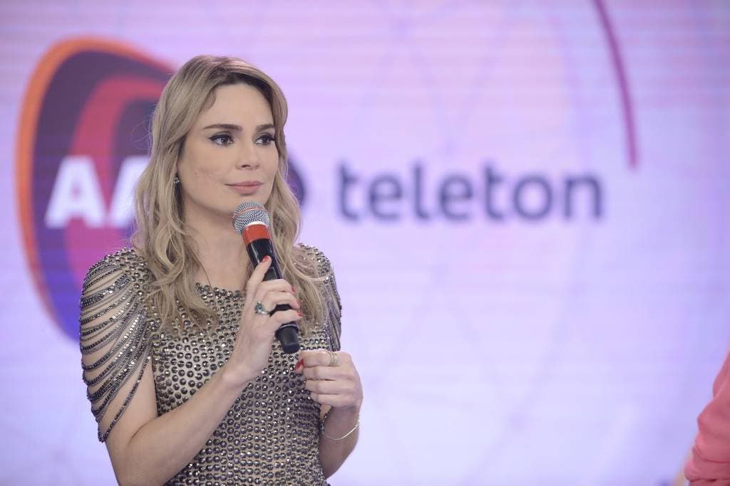 Humilhação no palco, castigo e e-mail pedindo vergonha na cara: Rachel Sheherazade dá basta e exige 20 mi