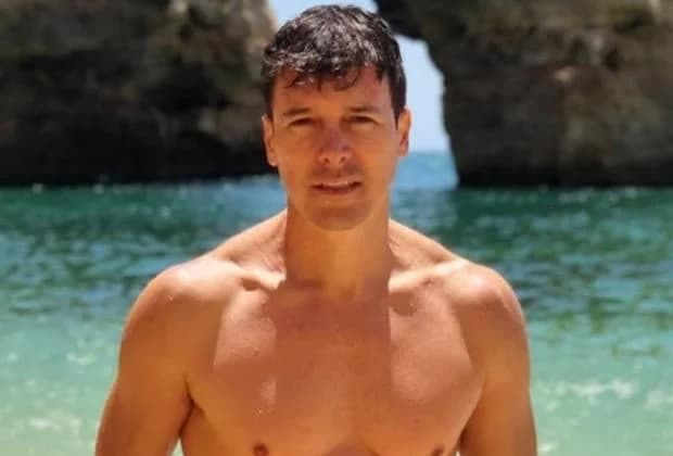 Rodrigo Faro surge sem roupa com o rabo de fora em sua praia particular e público delira: "Maravilhoso"