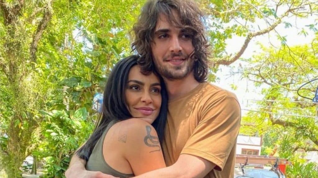 Após quebra-pau entre Tiago Leifert e Fiuk ao vivo, Cleo Pires toma as dores do irmão: "Ignorante"