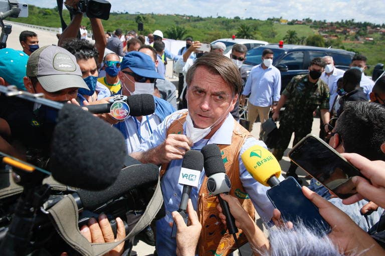 "Deixa de ser idiota" Bolsonaro agride repórter do SBT ao vivo, após escândalo com Sikêra Jr.