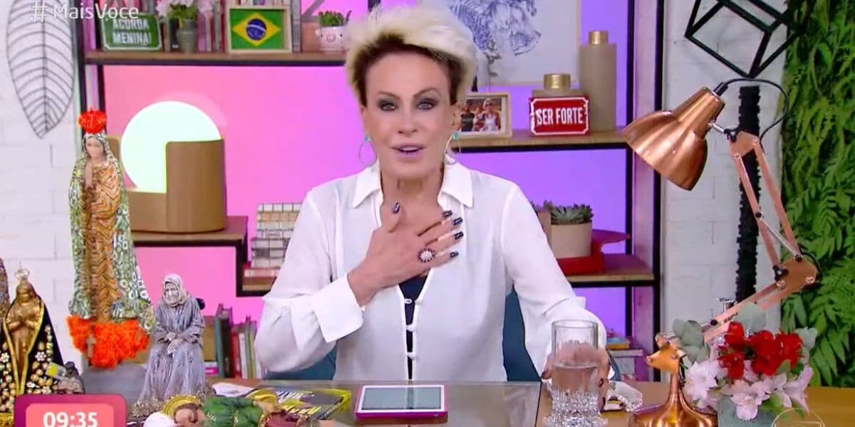 Ana Maria Braga tosse, coloca a mão no peito e perde a voz (Foto: Reprodução) Ana Maria Braga tosse, coloca a mão no peito e perde a voz (Foto: Reprodução)