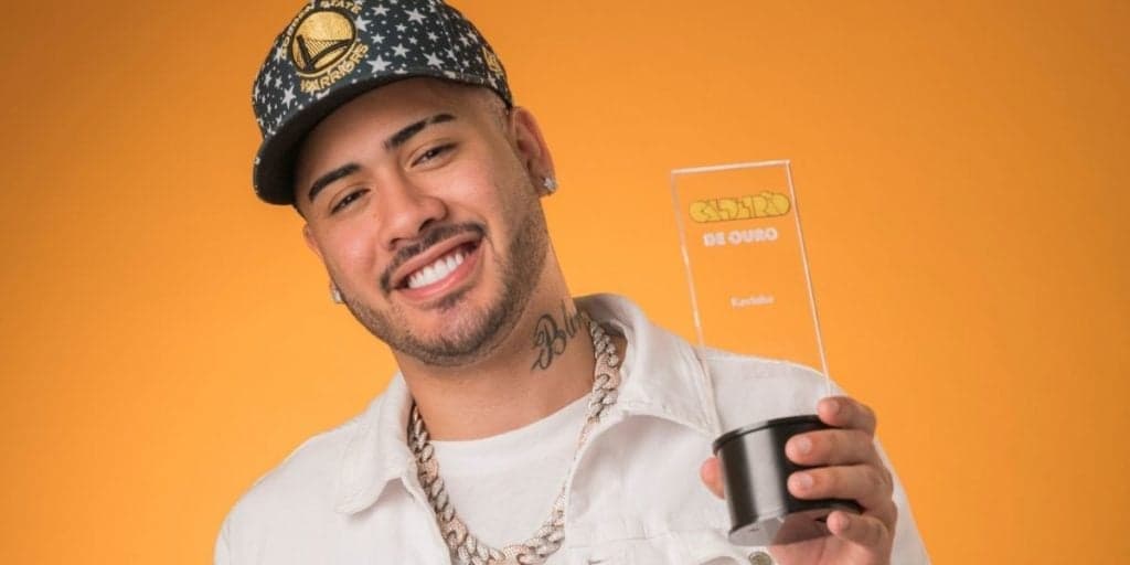 Kevinho rompe tendão, surge de cadeira de rodas e revela cirurgia