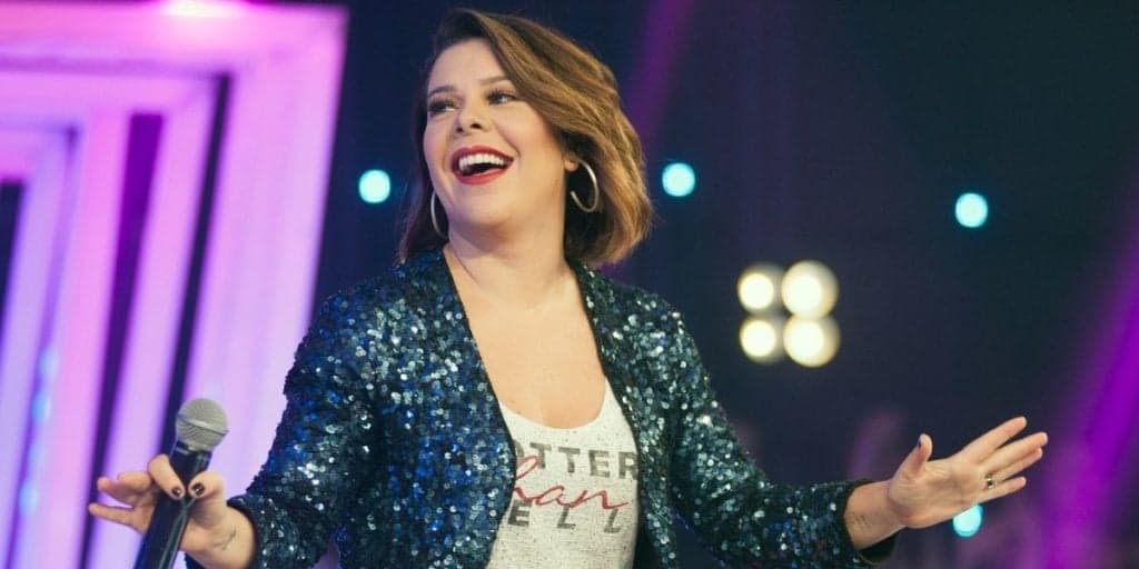 "Minha menina'', Fernanda Souza surge agarrada com mulher e assume amor: "Amo andar ao seu lado''