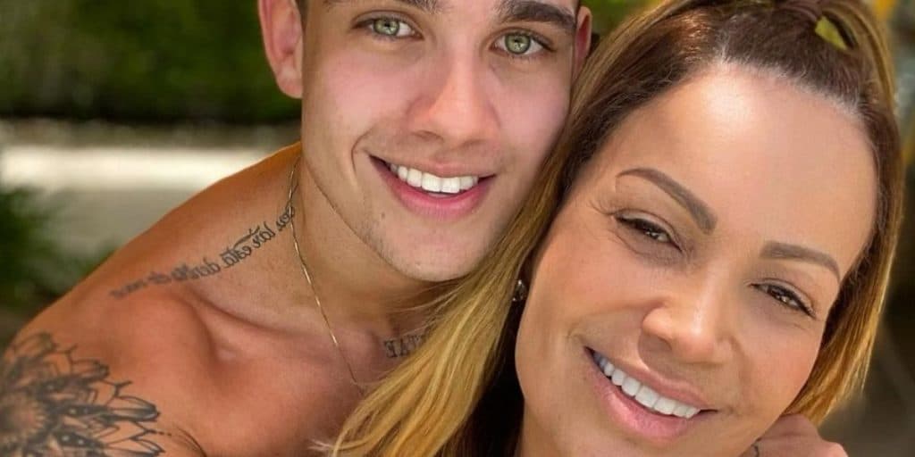 Filho de Solange Almeida perde 70kg, surge irreconhecível e mostra ousadia em clique seminu: "Gostoso"