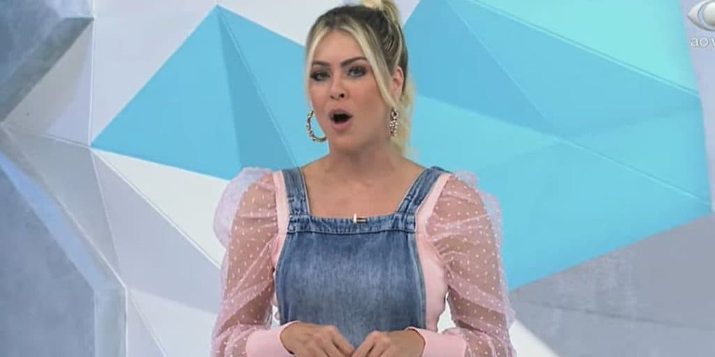 "Definir o futuro", expõe Renata Fan ao vivo, após abrir Jogo Aberto às pressas e confirmar encerramento