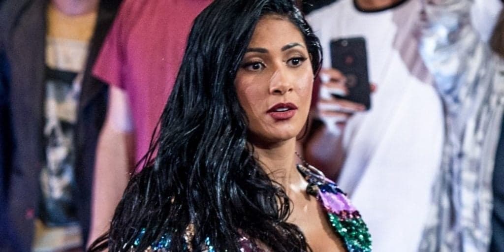Simaria expõe intimidade, fala sobre pelos em regiões íntimas e escandaliza: "Até no mamilo"