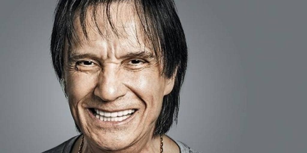 "Ontem, amor, revivi lembrança do nosso amor", assume Roberto Carlos, após relação com cantor confirmada