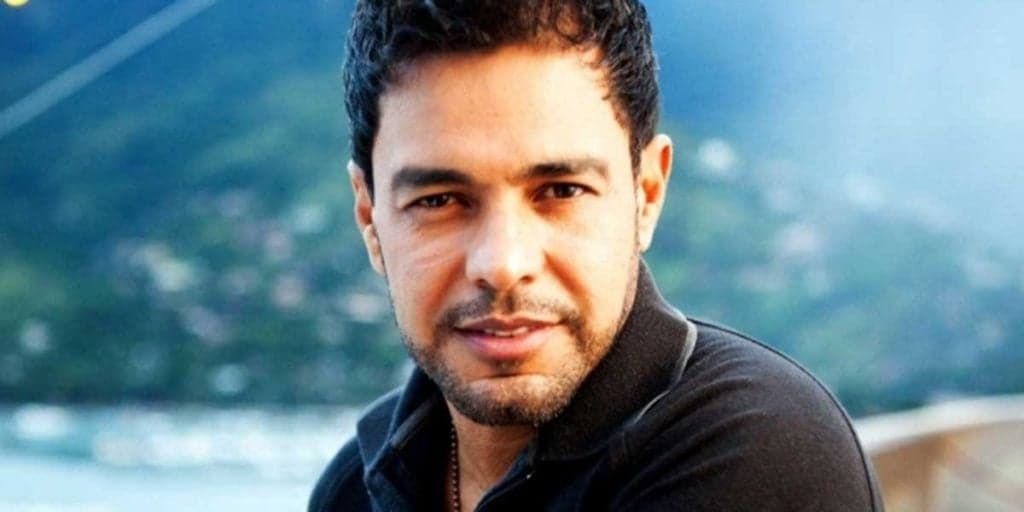 Zezé di Camargo faz desabafo em live
